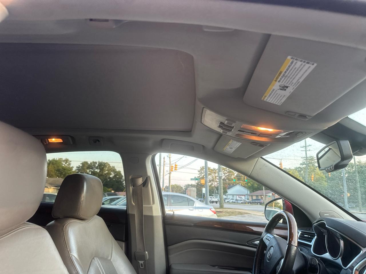 Cadillac SRX Luxury 2012