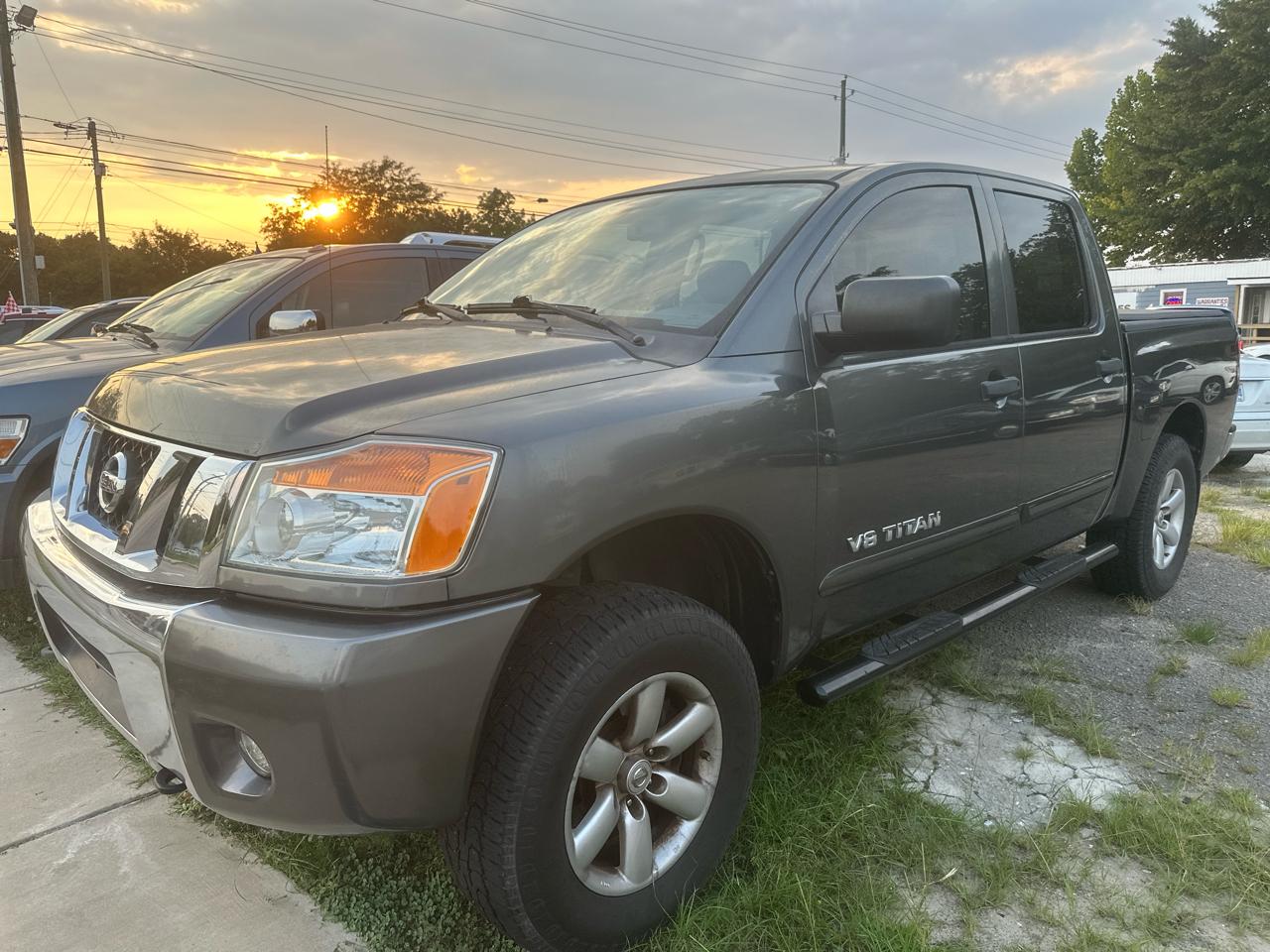2010 Nissan Titan PRO-4X Crew Cab 4WD SWB