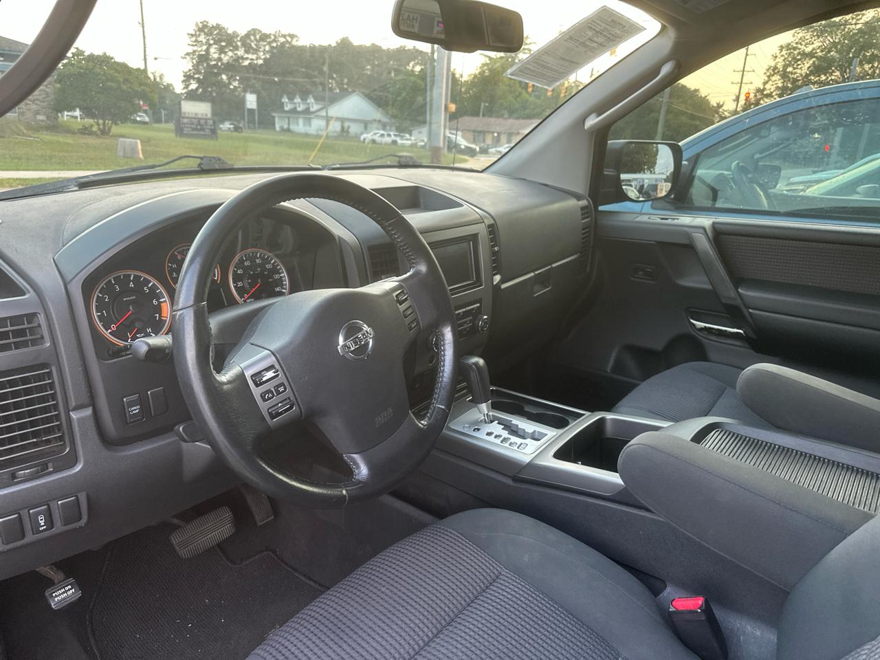 Nissan Titan PRO-4X Crew Cab 4WD SWB 2010