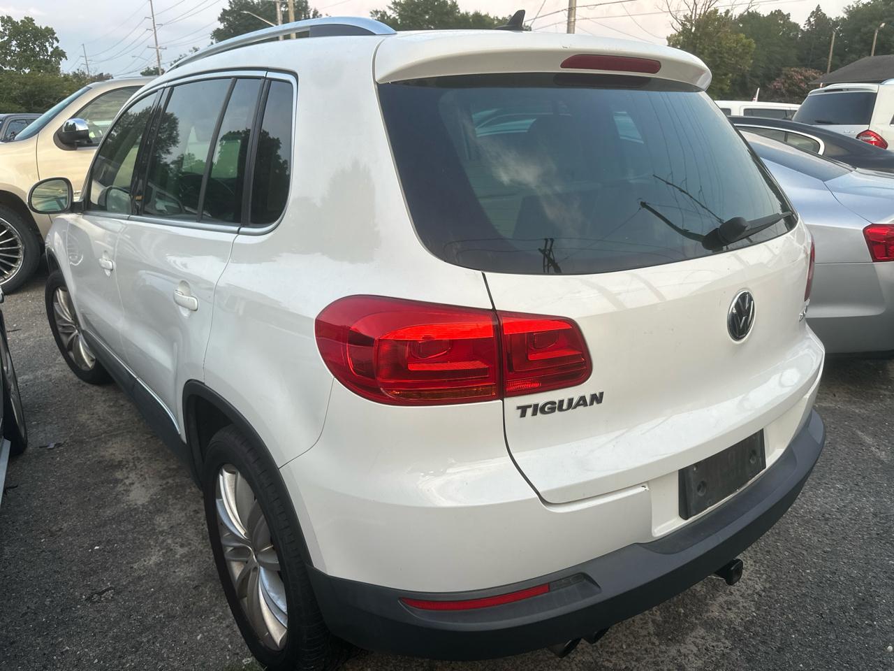 Volkswagen Tiguan S 2014