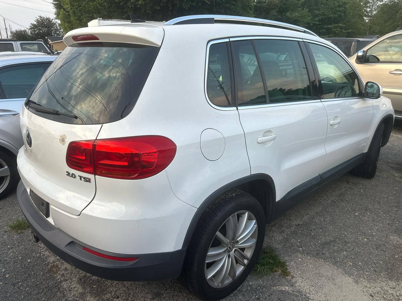 Volkswagen Tiguan S 2014