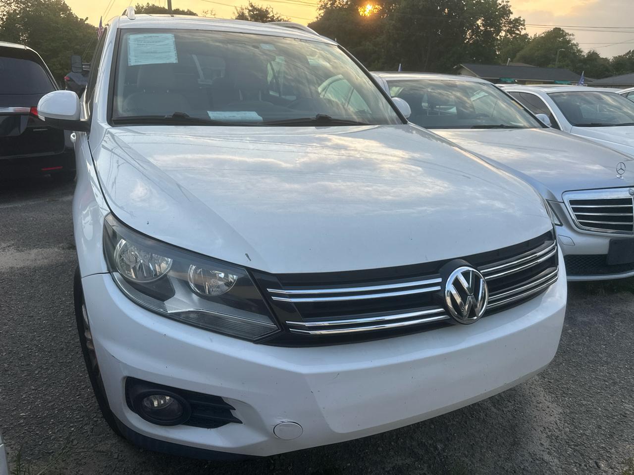 Volkswagen Tiguan S 2014