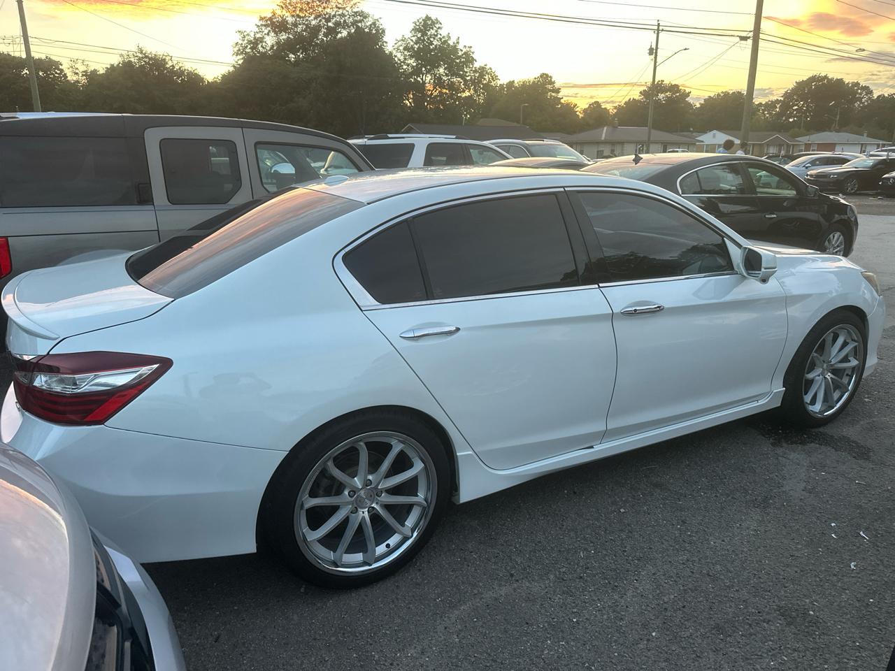 Honda Accord Touring V6 Sedan 6-Spd AT 2017