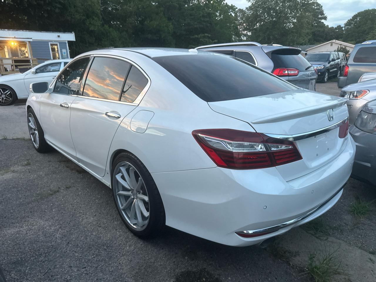 Honda Accord Touring V6 Sedan 6-Spd AT 2017