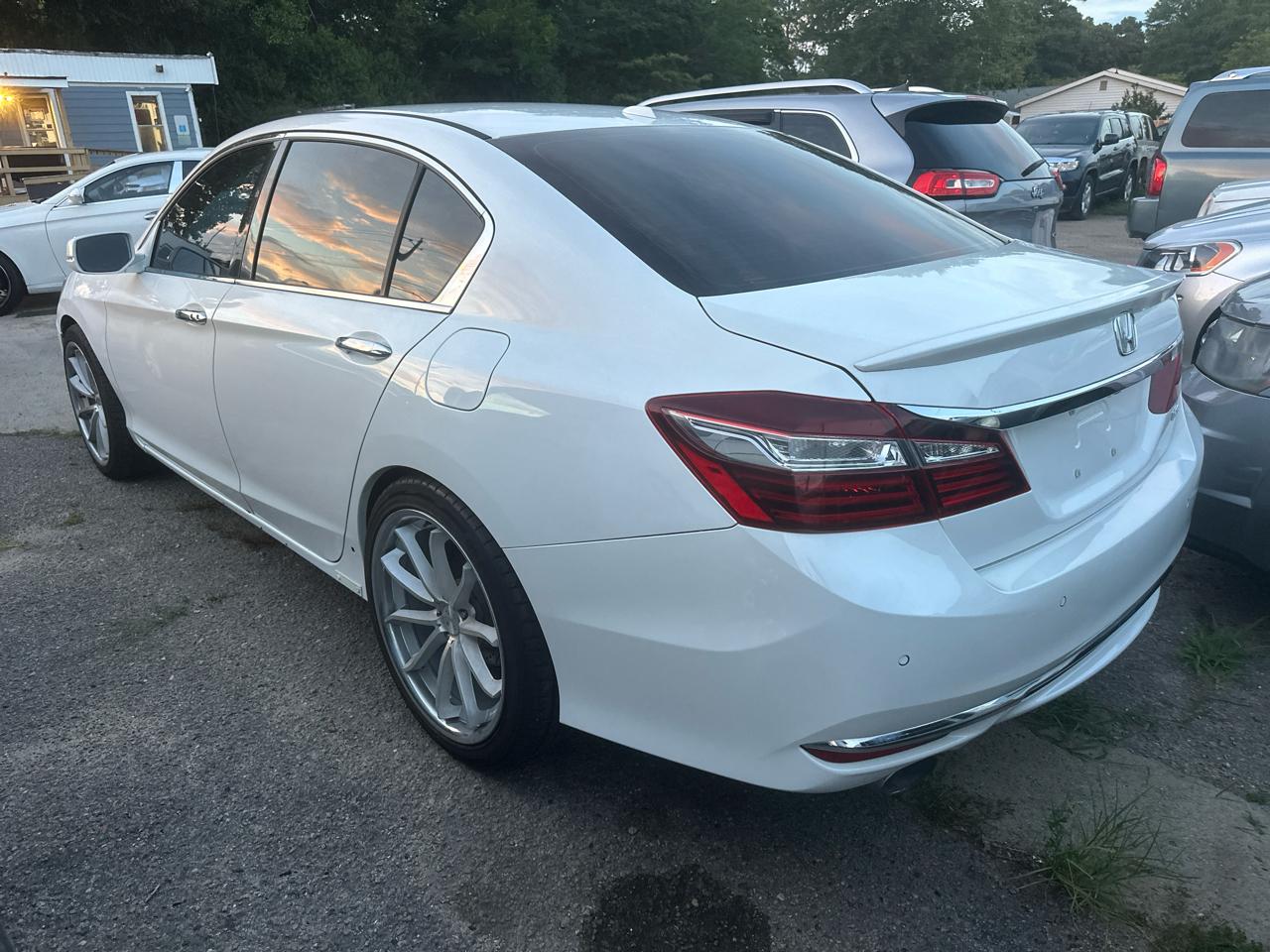 Honda Accord Touring V6 Sedan 6-Spd AT 2017