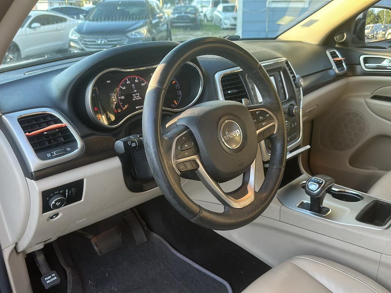 Jeep Grand Cherokee Laredo 2WD 2014