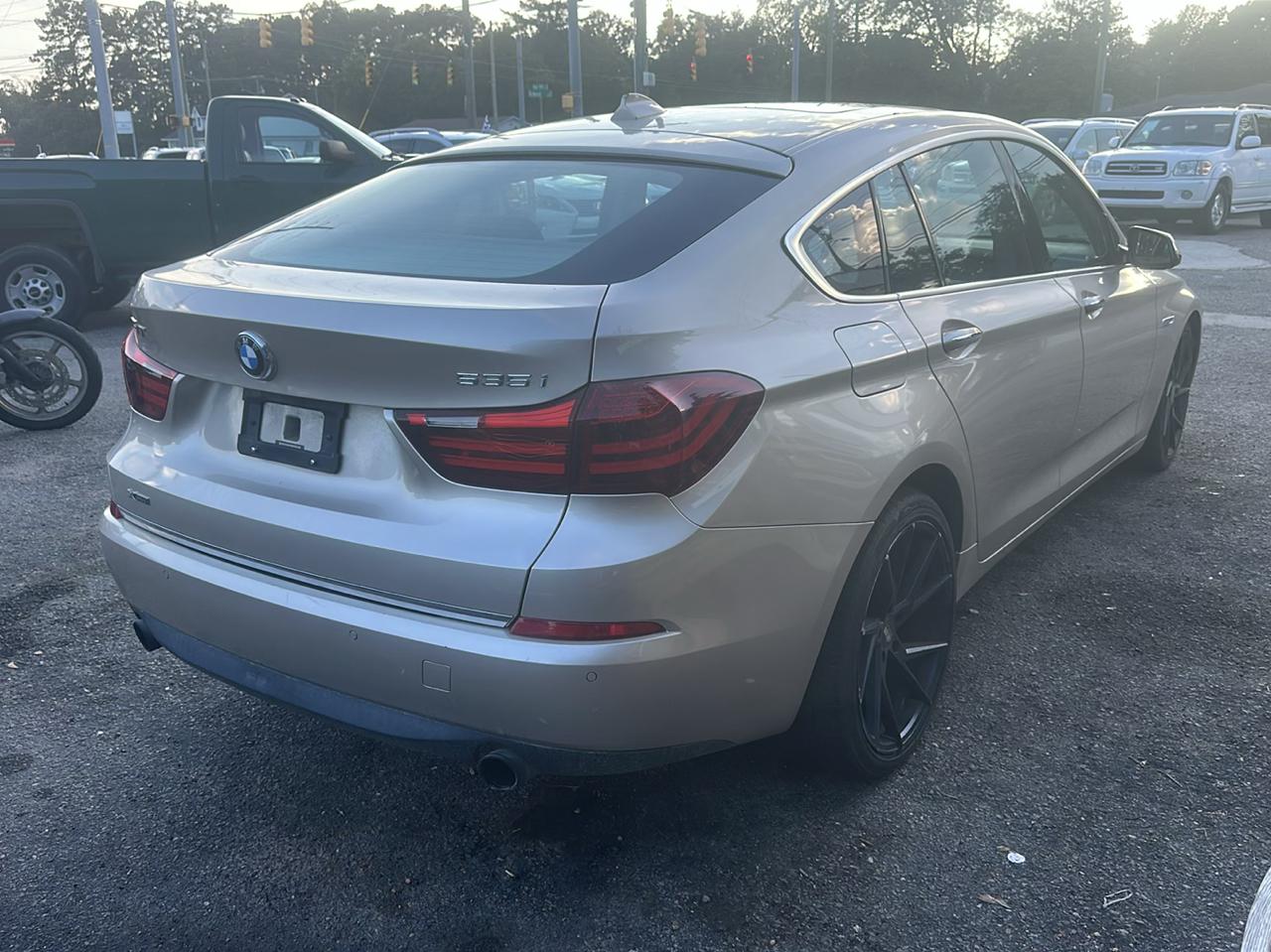 BMW 5-Series Gran Turismo 535xi GT 2014