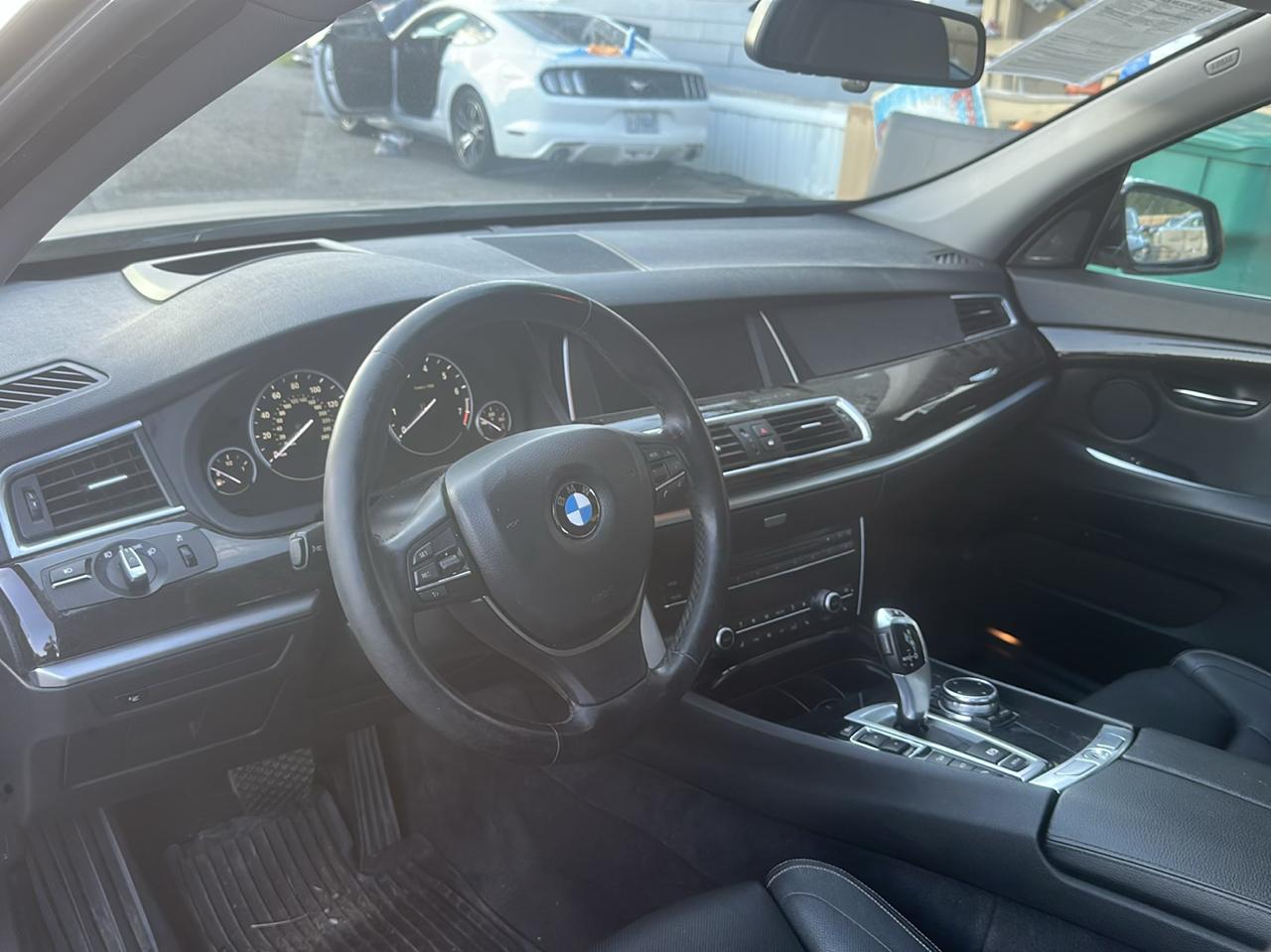 BMW 5-Series Gran Turismo 535xi GT 2014