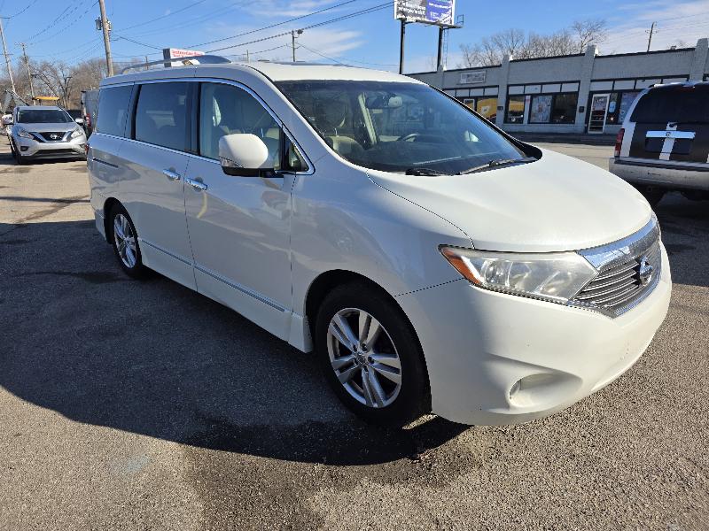 2011 Nissan Quest SL's photo