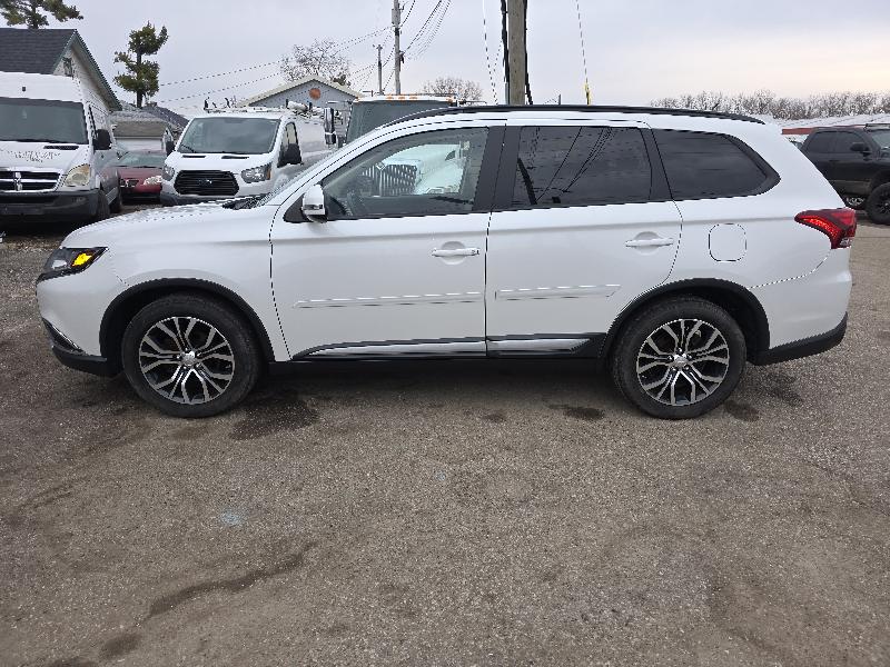 Mitsubishi Outlander SE 2WD 2016