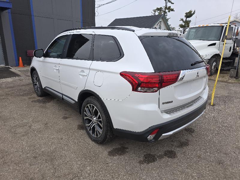 Mitsubishi Outlander SE 2WD 2016