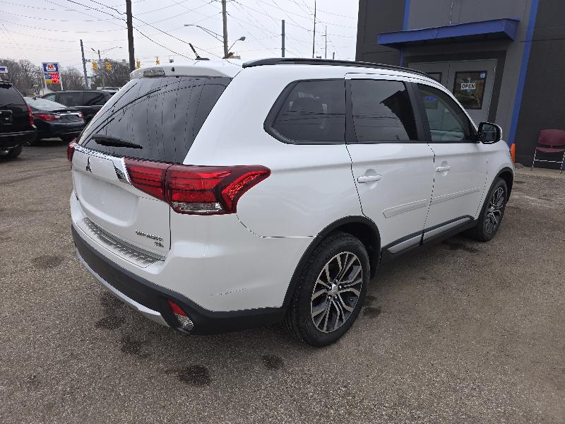 Mitsubishi Outlander SE 2WD 2016
