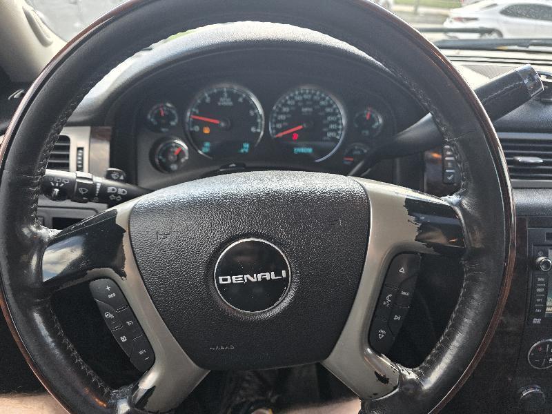 GMC Yukon Denali 4WD 2009
