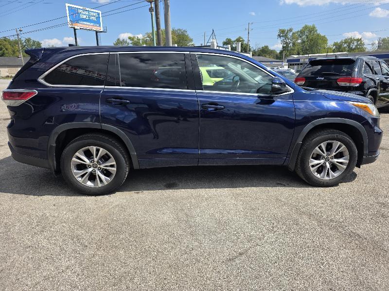 Toyota Highlander LE AWD V6 2016