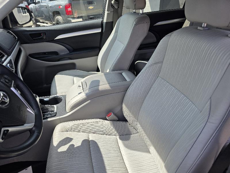 Toyota Highlander LE AWD V6 2016