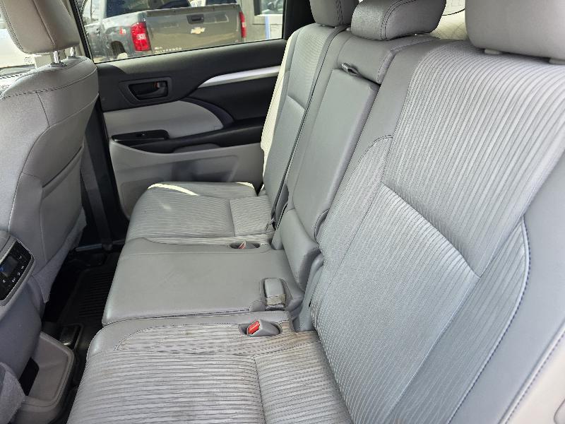 Toyota Highlander LE AWD V6 2016