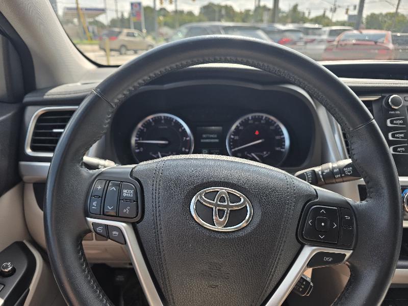 Toyota Highlander LE AWD V6 2016