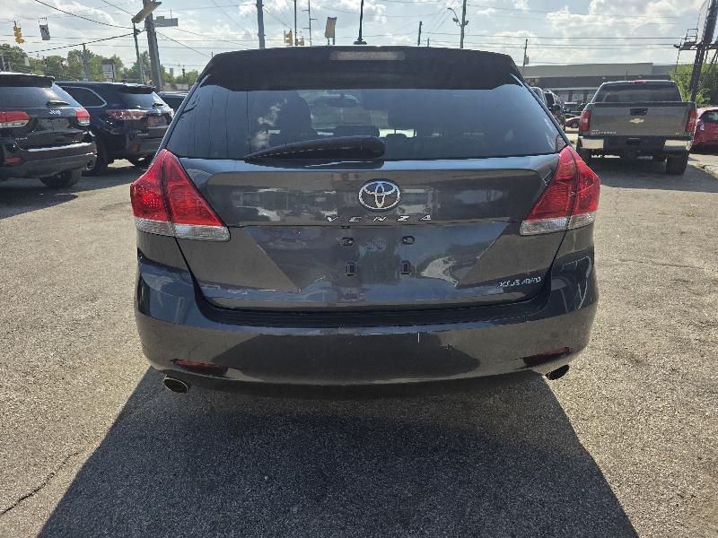 Toyota Venza LE V6 AWD 2012