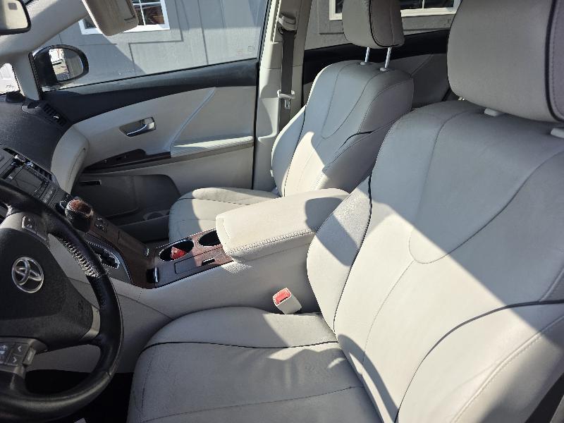 Toyota Venza LE V6 AWD 2012