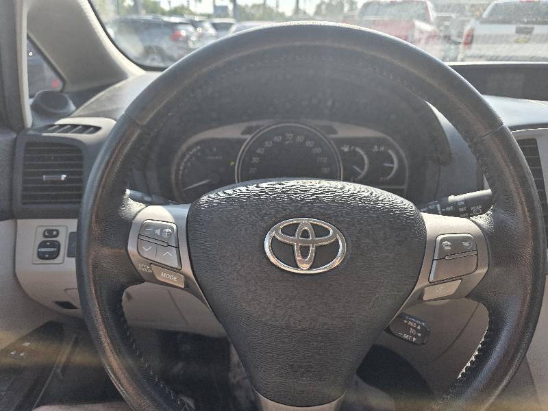 Toyota Venza LE V6 AWD 2012