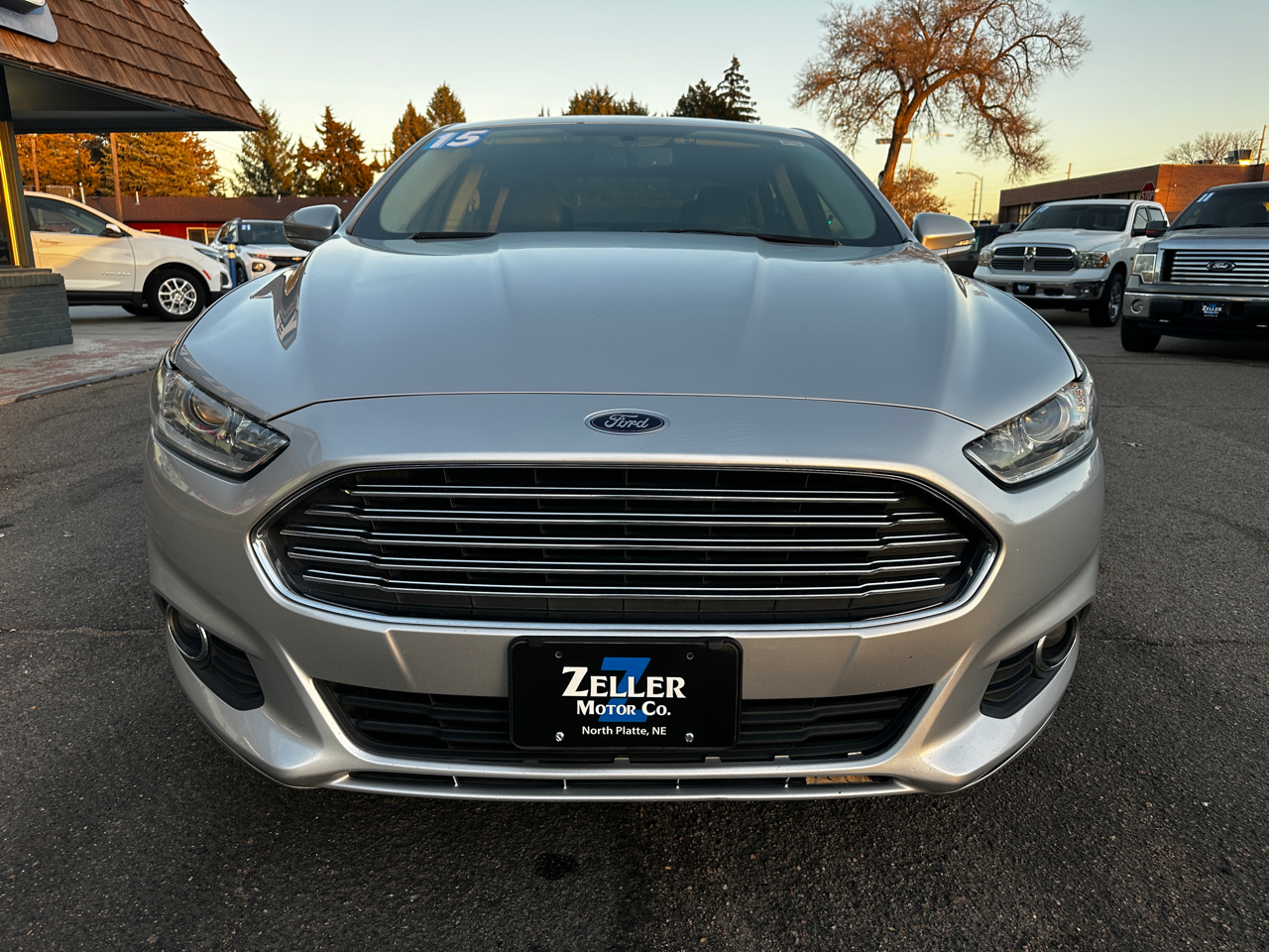 2015 Ford Fusion SE photo 2