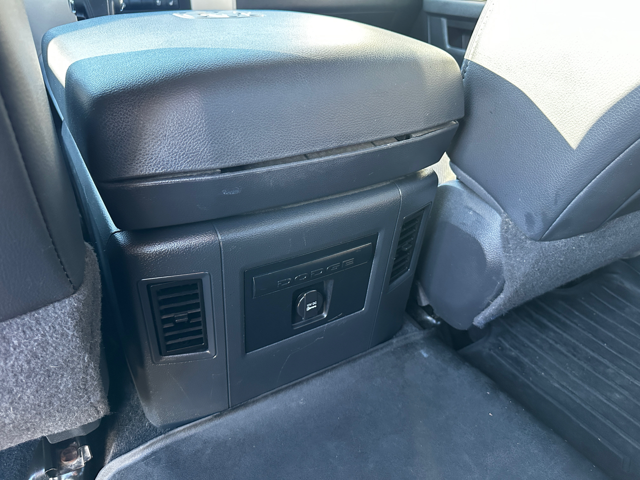 Dodge Ram 1500 4WD Crew Cab 140.5" Sport 2010