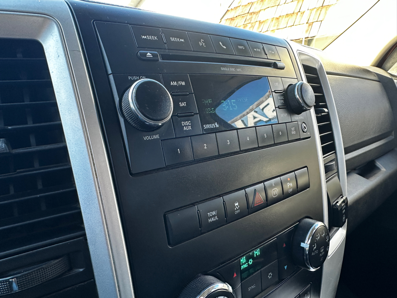 Dodge Ram 1500 4WD Crew Cab 140.5" Sport 2010