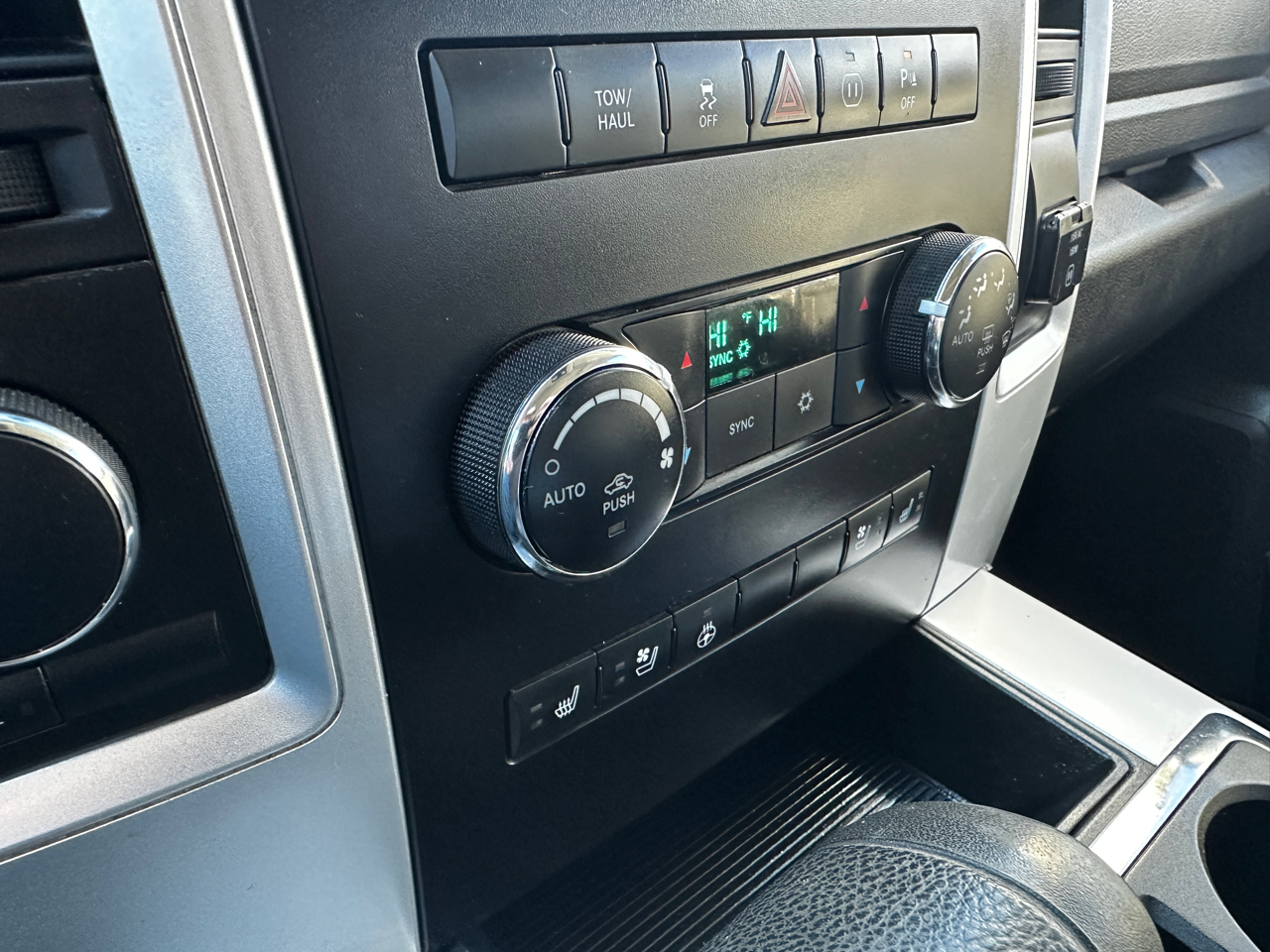 Dodge Ram 1500 4WD Crew Cab 140.5" Sport 2010