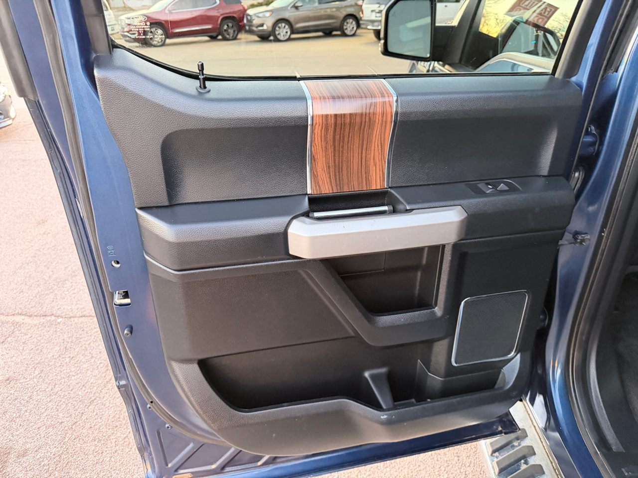 Ford F-150 Lariat 4WD SuperCrew 5.5' Box 2017