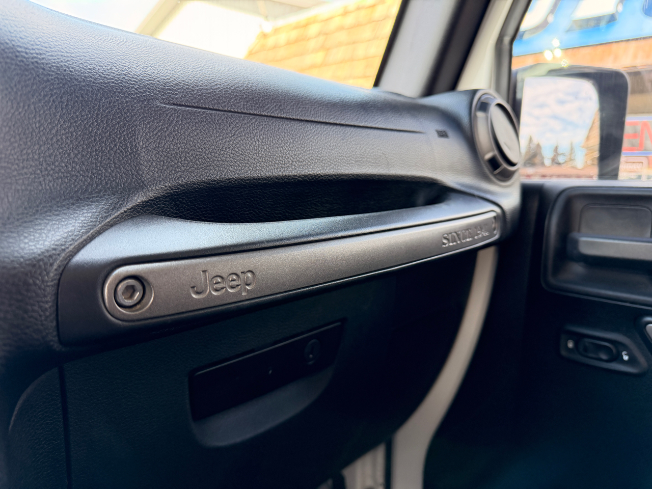 Jeep Wrangler Unlimited 4WD 4dr Willys Wheeler *Ltd Avail* 2015