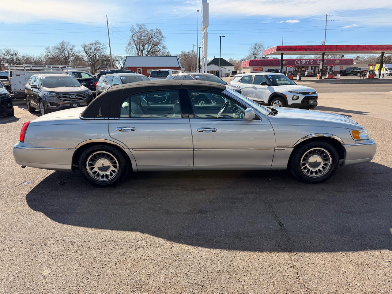 Lincoln Town Car 4dr Sdn Cartier 2001