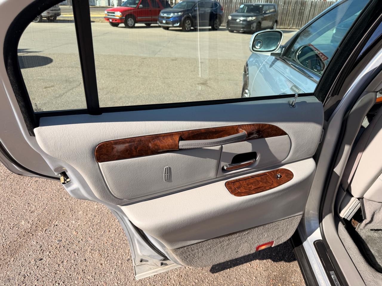 Lincoln Town Car 4dr Sdn Cartier 2001