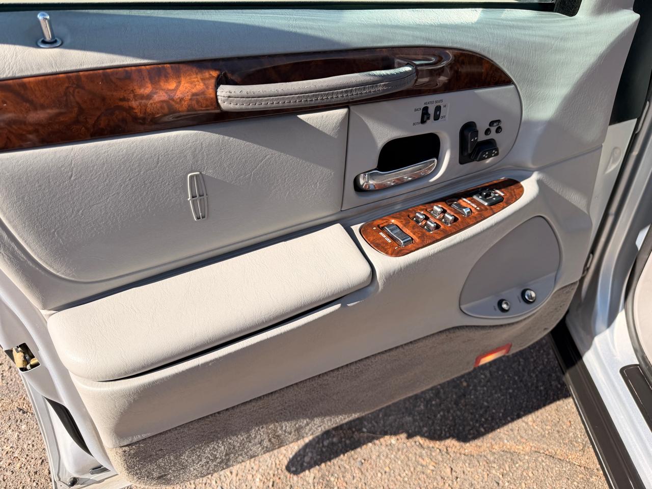 Lincoln Town Car 4dr Sdn Cartier 2001