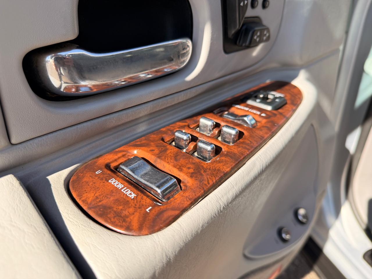 Lincoln Town Car 4dr Sdn Cartier 2001