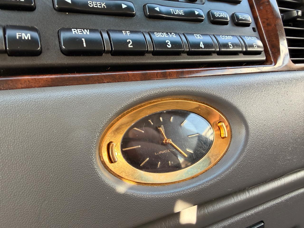 Lincoln Town Car 4dr Sdn Cartier 2001