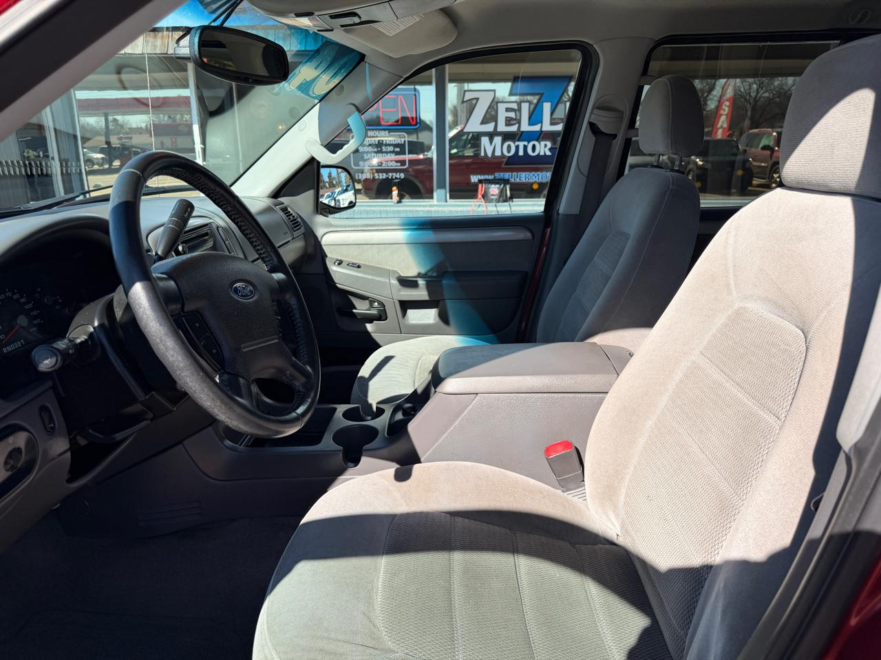 Ford Explorer 4dr 114" WB 4.6L XLT Sport 4WD 2004