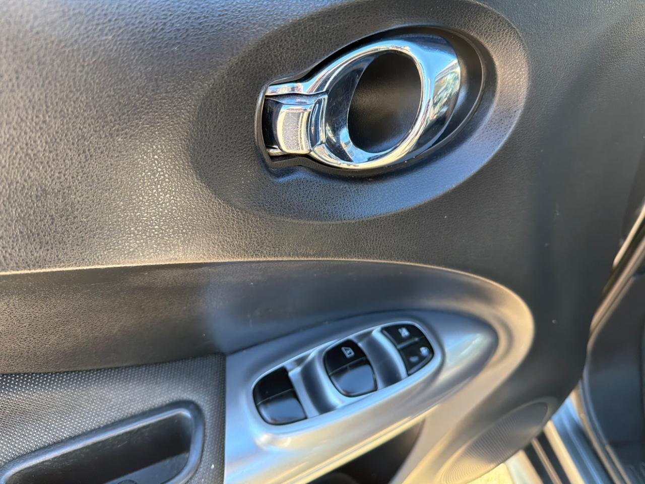 Nissan Juke 5dr Wgn I4 CVT SV AWD 2011