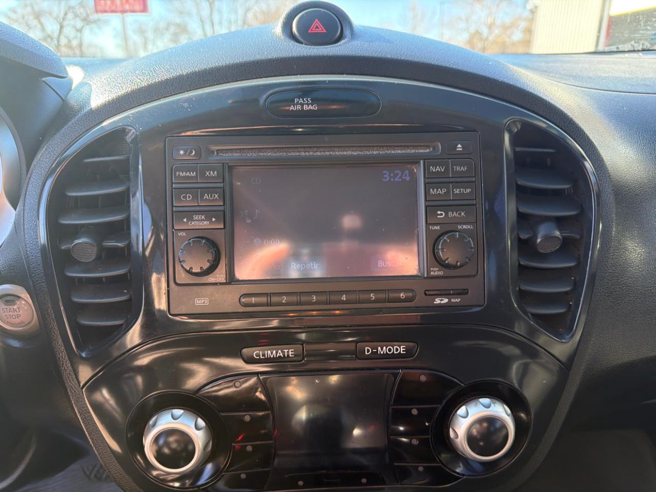 Nissan Juke 5dr Wgn I4 CVT SV AWD 2011