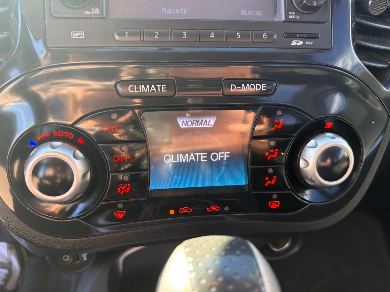 Nissan Juke 5dr Wgn I4 CVT SV AWD 2011