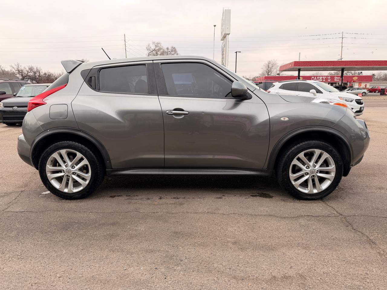 Nissan Juke 5dr Wgn I4 CVT SV AWD 2011