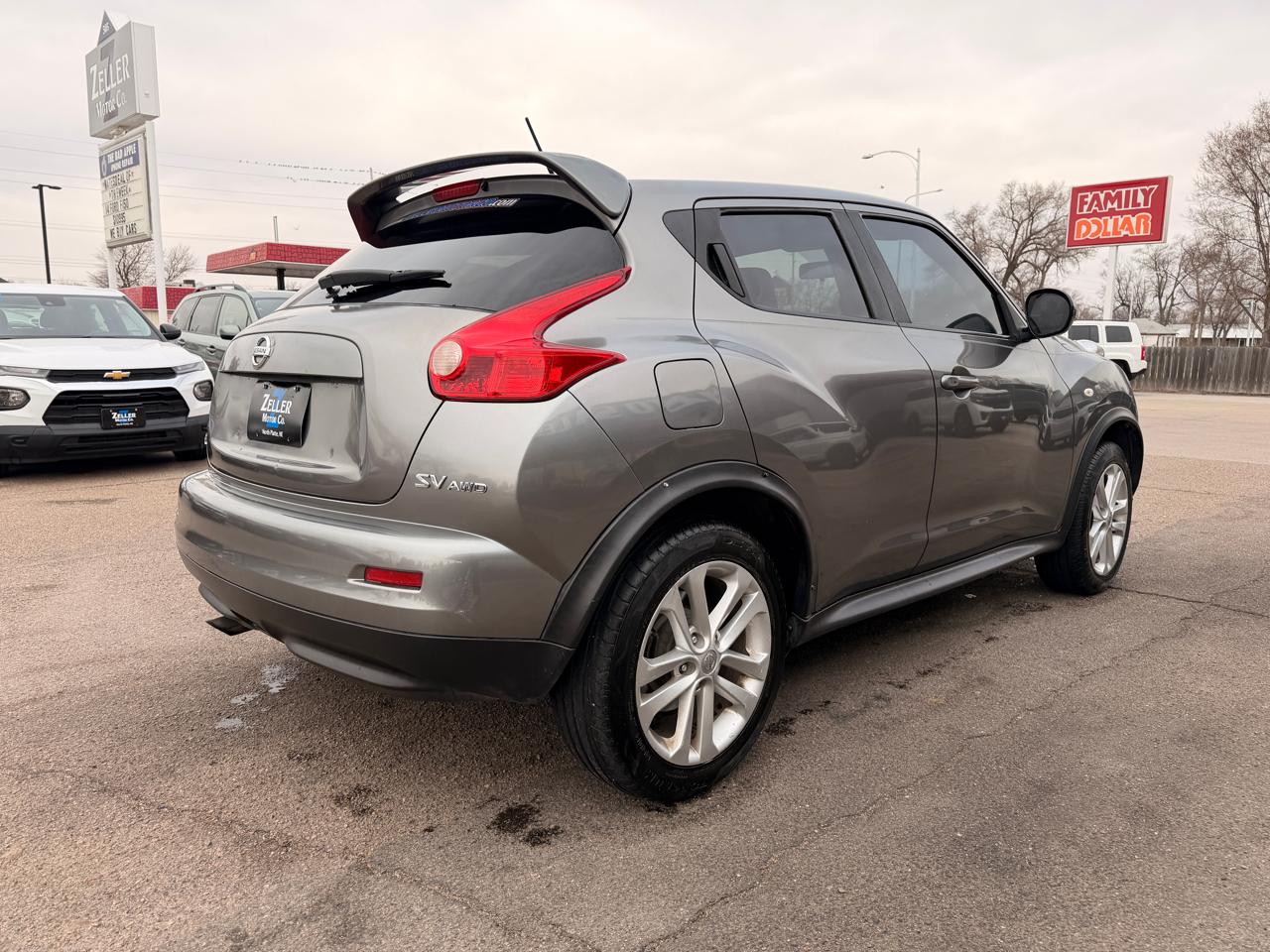 Nissan Juke 5dr Wgn I4 CVT SV AWD 2011