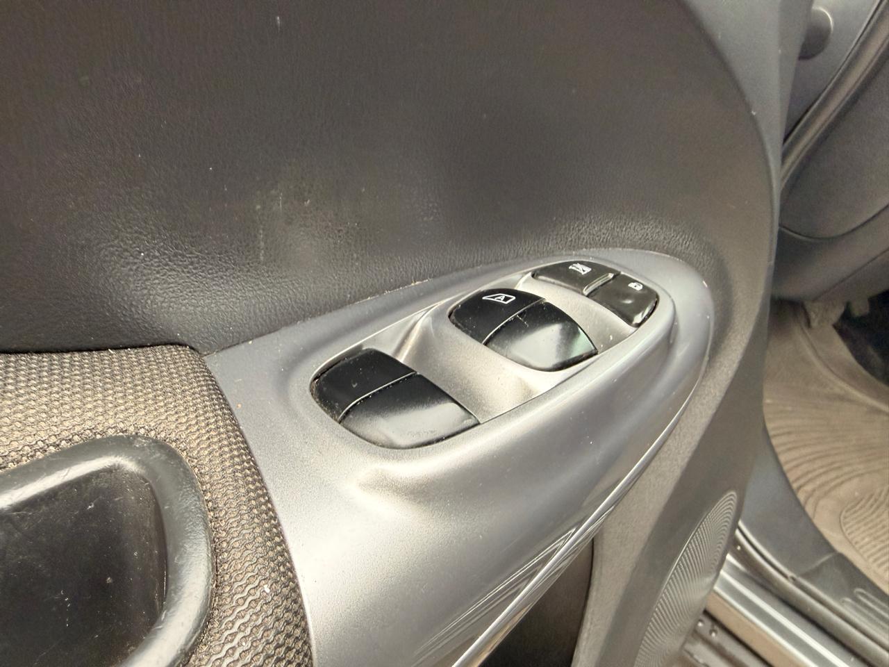 Nissan Juke 5dr Wgn I4 CVT SV AWD 2011