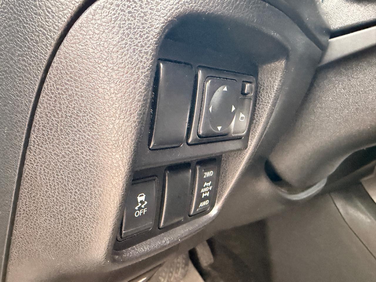 Nissan Juke 5dr Wgn I4 CVT SV AWD 2011