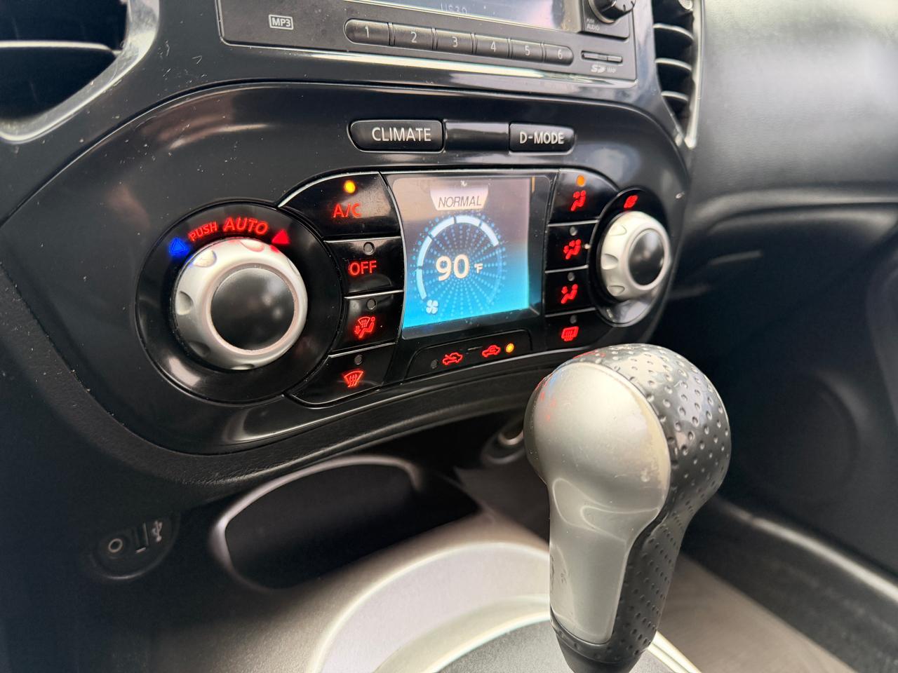 Nissan Juke 5dr Wgn I4 CVT SV AWD 2011