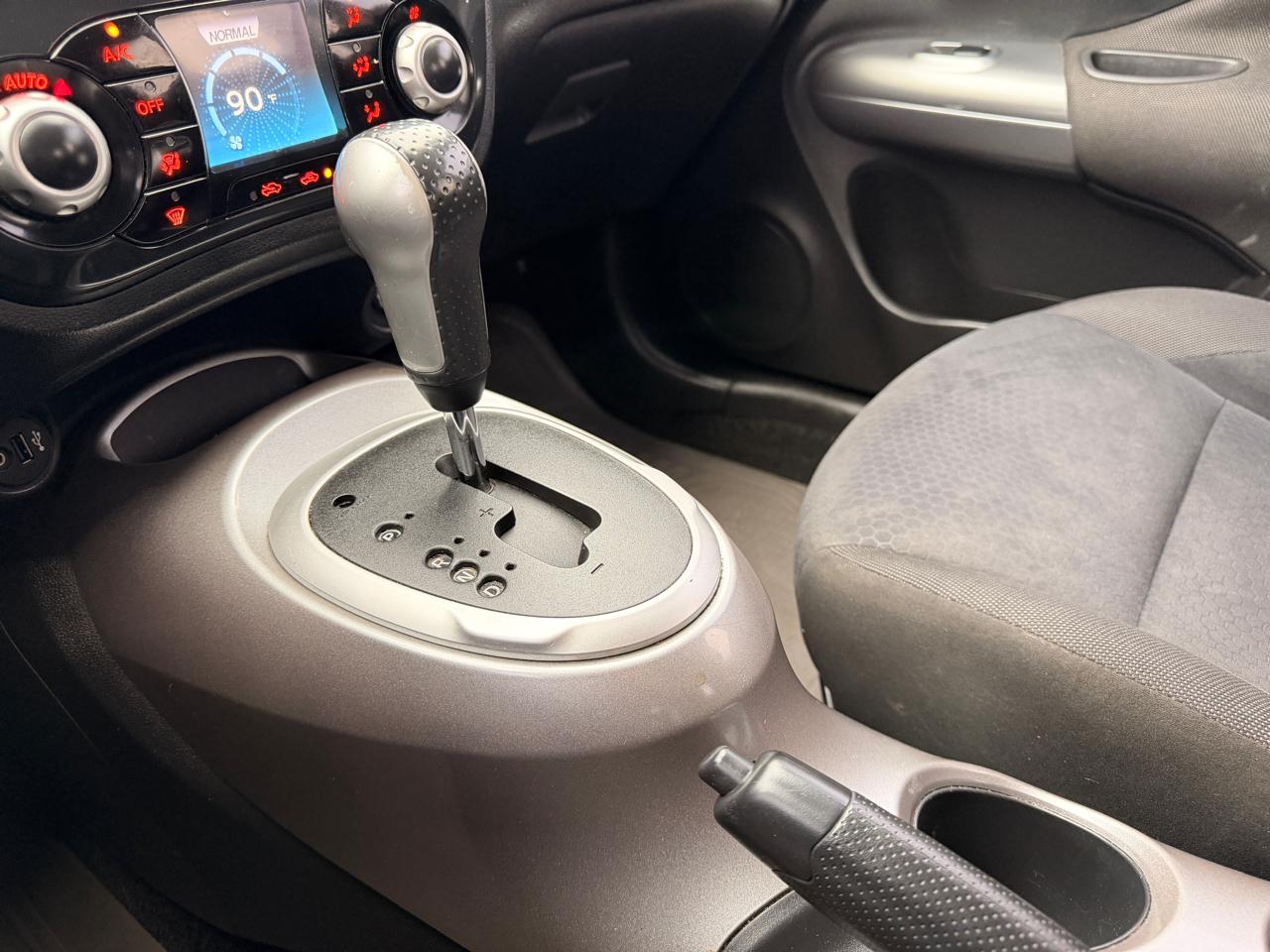 Nissan Juke 5dr Wgn I4 CVT SV AWD 2011