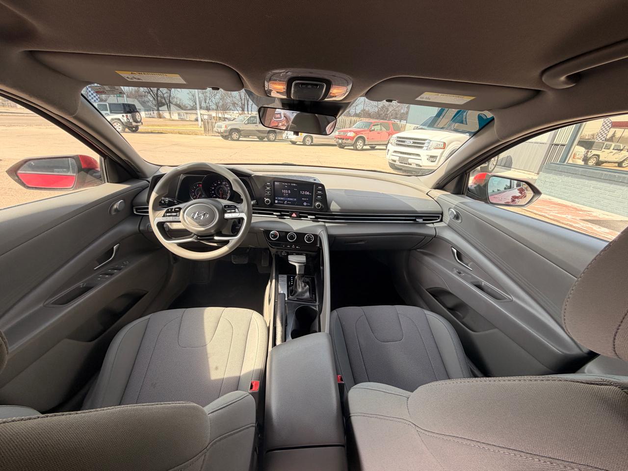 Hyundai Elantra SE IVT 2021