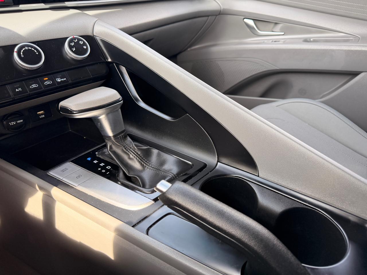 Hyundai Elantra SE IVT 2021