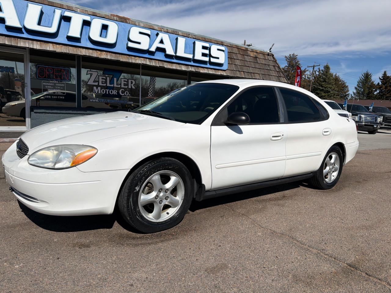 Ford Taurus 4dr Sdn SE 2006
