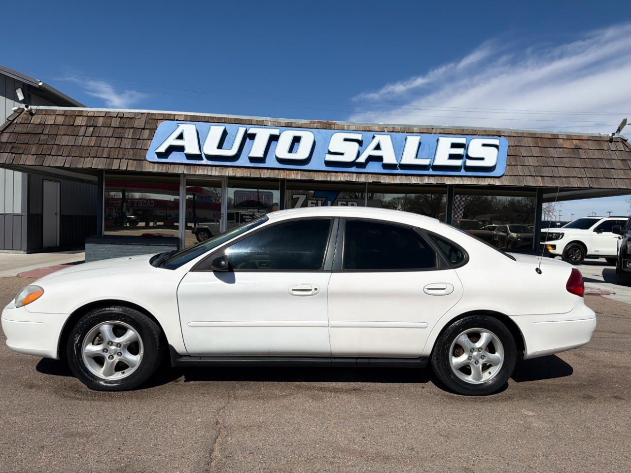 Ford Taurus 4dr Sdn SE 2006