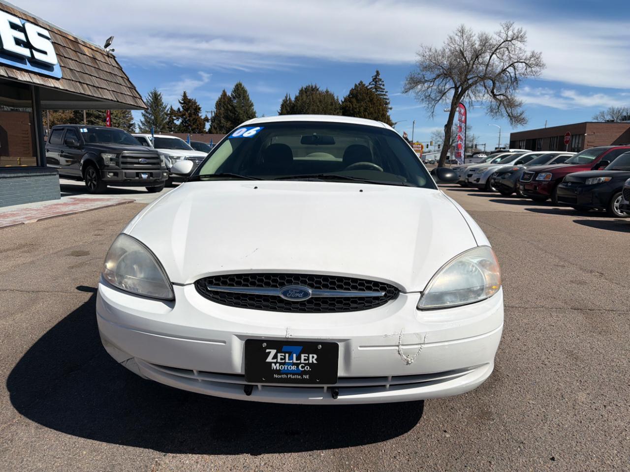 Ford Taurus 4dr Sdn SE 2006